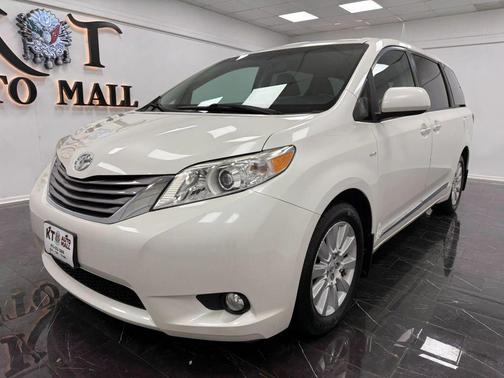Blizzard Pearl 2017 Toyota Sienna XLE