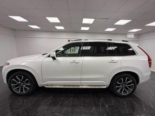 2016 Volvo XC90 T6 Momentum