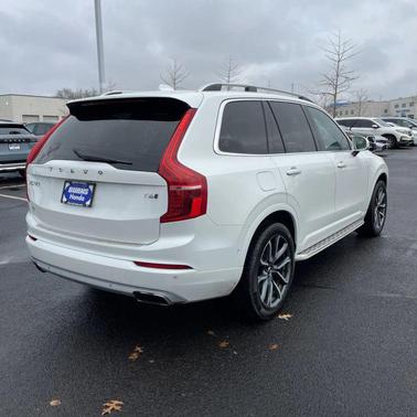 2016 Volvo XC90 T6 Momentum