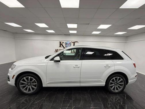 White 2019 Audi Q7 55 Premium Plus