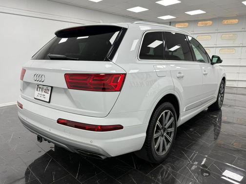 White 2019 Audi Q7 55 Premium Plus
