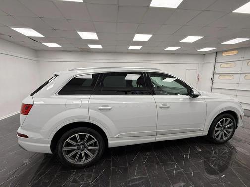 White 2019 Audi Q7 55 Premium Plus