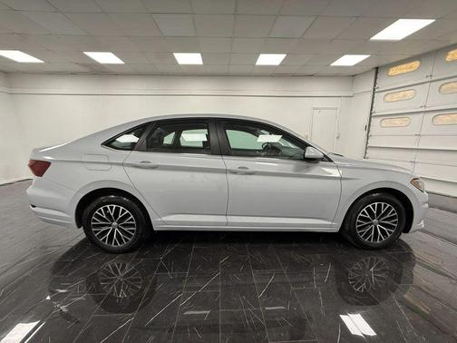 Platinum Gray Metallic 2019 Volkswagen Jetta 1.4T R-Line