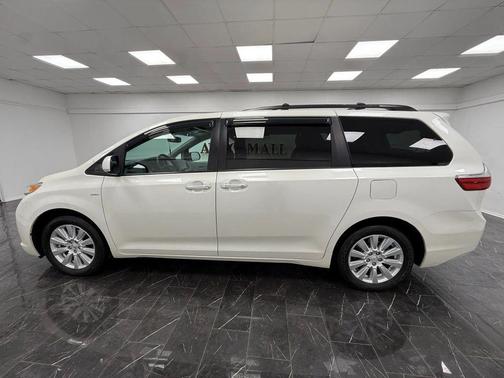 2017 Toyota Sienna XLE Premium
