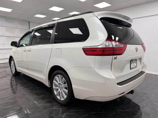 2017 Toyota Sienna XLE Premium