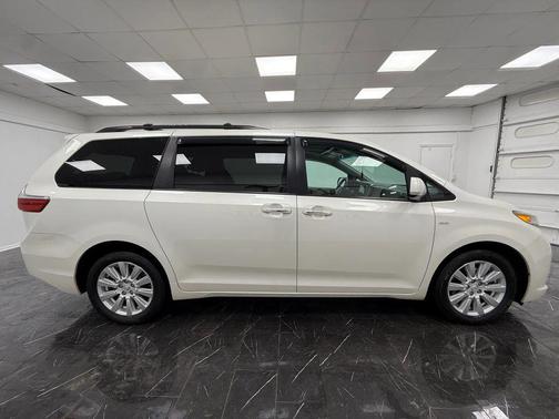 2017 Toyota Sienna XLE Premium