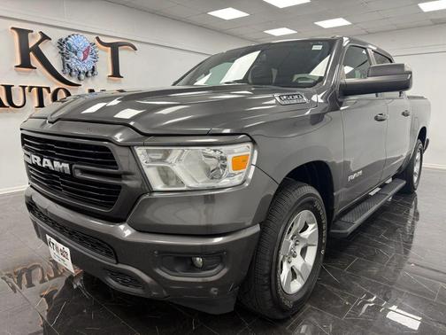Granite Crystal Metallic Clearcoat 2019 RAM 1500 Big Horn