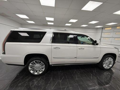 Crystal White Tricoat 2019 Cadillac Escalade ESV Sport Platinum