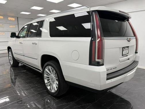 Crystal White Tricoat 2019 Cadillac Escalade ESV Sport Platinum