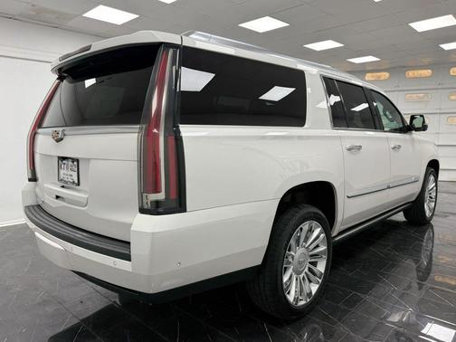 Crystal White Tricoat 2019 Cadillac Escalade ESV Sport Platinum