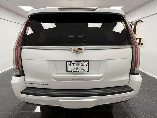 Crystal White Tricoat 2019 Cadillac Escalade ESV Sport Platinum