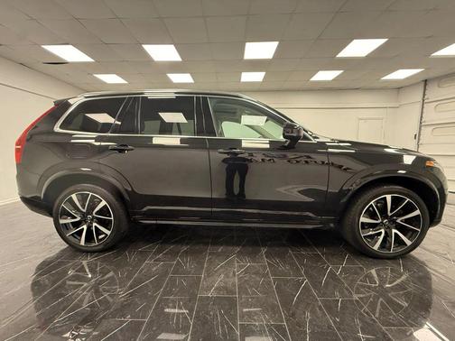 2020 Volvo XC90 T6 Momentum