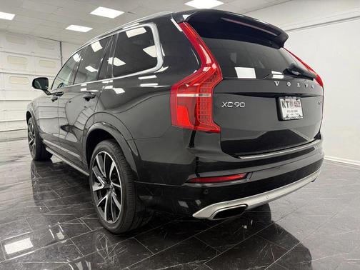 2020 Volvo XC90 T6 Momentum