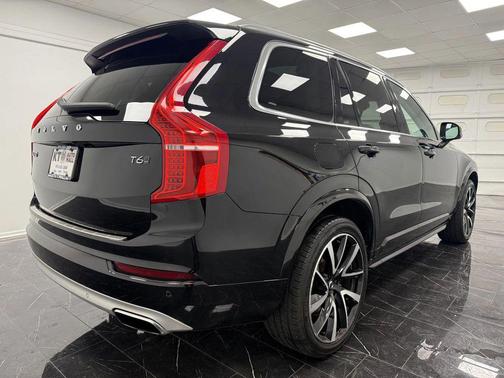 2020 Volvo XC90 T6 Momentum