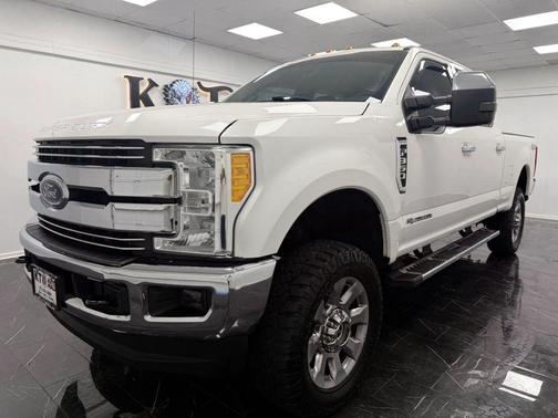 White 2017 Ford F-350 Lariat