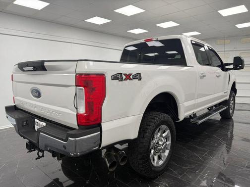 White 2017 Ford F-350 Lariat