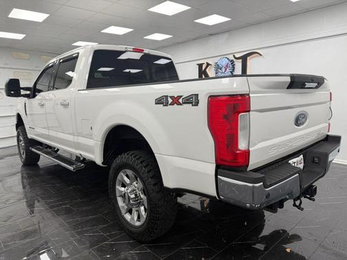 White 2017 Ford F-350 Lariat