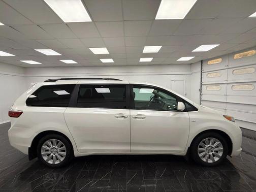 2016 Toyota Sienna XLE