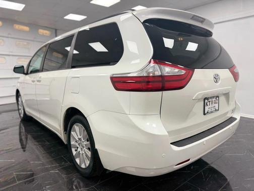 2016 Toyota Sienna XLE