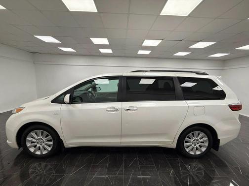 2016 Toyota Sienna XLE