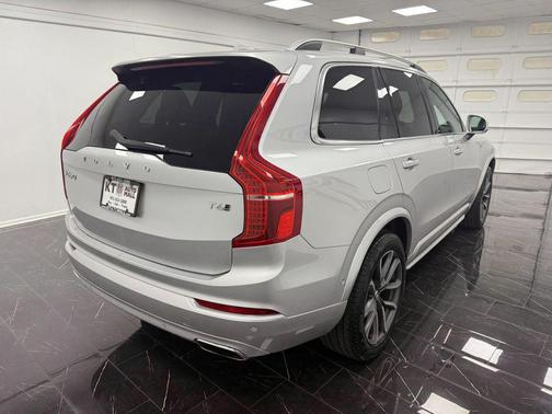 2018 Volvo XC90 T6 Momentum