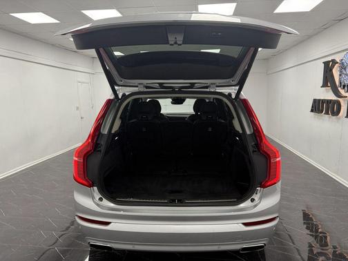 2018 Volvo XC90 T6 Momentum