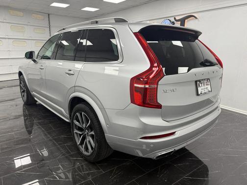 2018 Volvo XC90 T6 Momentum