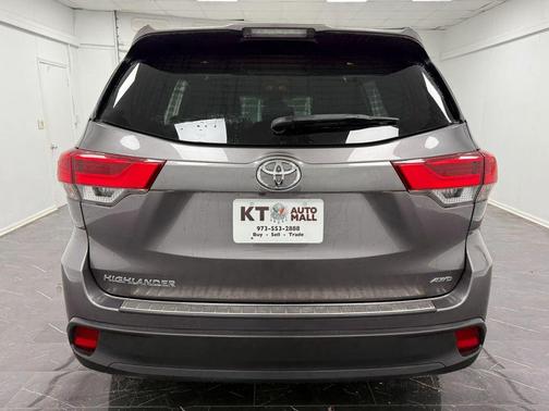 Predawn Gray Mica 2018 Toyota Highlander LE
