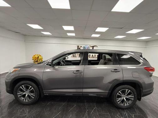 Predawn Gray Mica 2018 Toyota Highlander LE