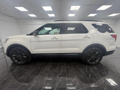 White 2018 Ford Explorer XLT