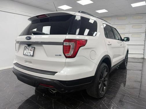 White 2018 Ford Explorer XLT