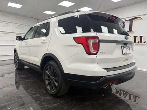 White 2018 Ford Explorer XLT