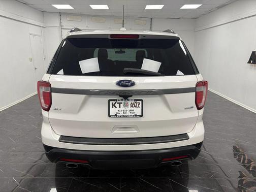 White 2018 Ford Explorer XLT