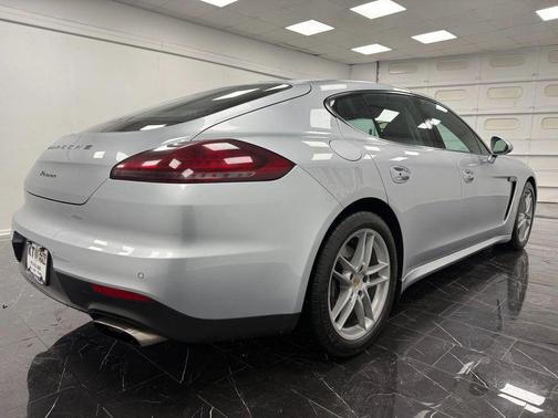 2015 Porsche Panamera 4