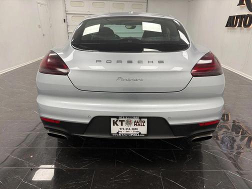 2015 Porsche Panamera 4