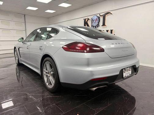 2015 Porsche Panamera 4