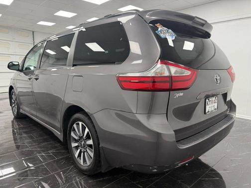 2018 Toyota Sienna LE