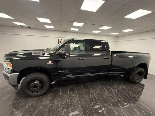 2021 RAM 3500 Big Horn Crew Cab 4x4 8' Box