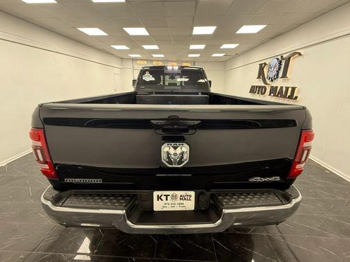 2021 RAM 3500 Big Horn Crew Cab 4x4 8' Box