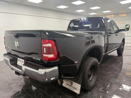 2021 RAM 3500 Big Horn Crew Cab 4x4 8' Box