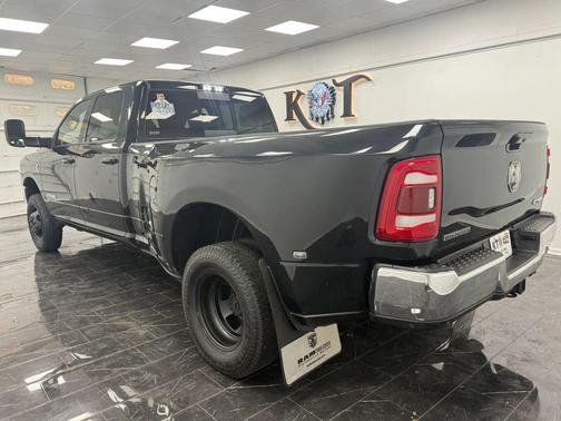 2021 RAM 3500 Big Horn Crew Cab 4x4 8' Box