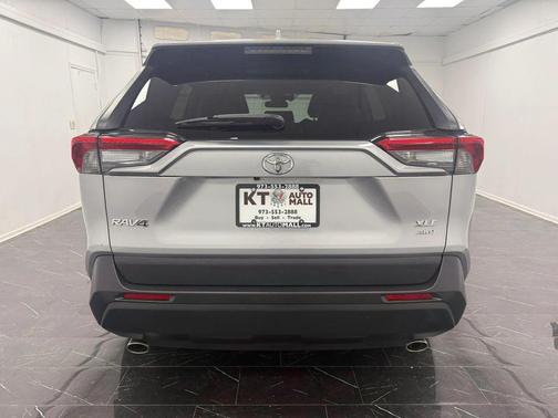 Silver Sky Metallic 2019 Toyota RAV4 XLE Premium