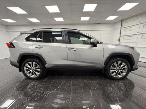Silver Sky Metallic 2019 Toyota RAV4 XLE Premium