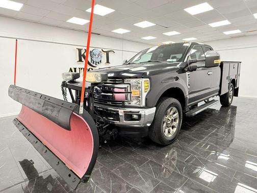 Shadow Black 2018 Ford F-350 Lariat