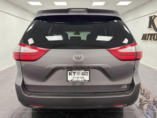 Gray 2019 Toyota Sienna LE
