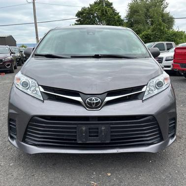 Gray 2019 Toyota Sienna LE