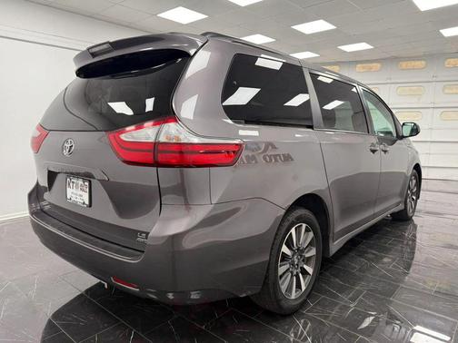 Gray 2019 Toyota Sienna LE