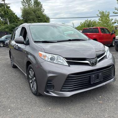 Gray 2019 Toyota Sienna LE