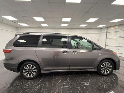 Gray 2019 Toyota Sienna LE