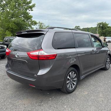 Gray 2019 Toyota Sienna LE